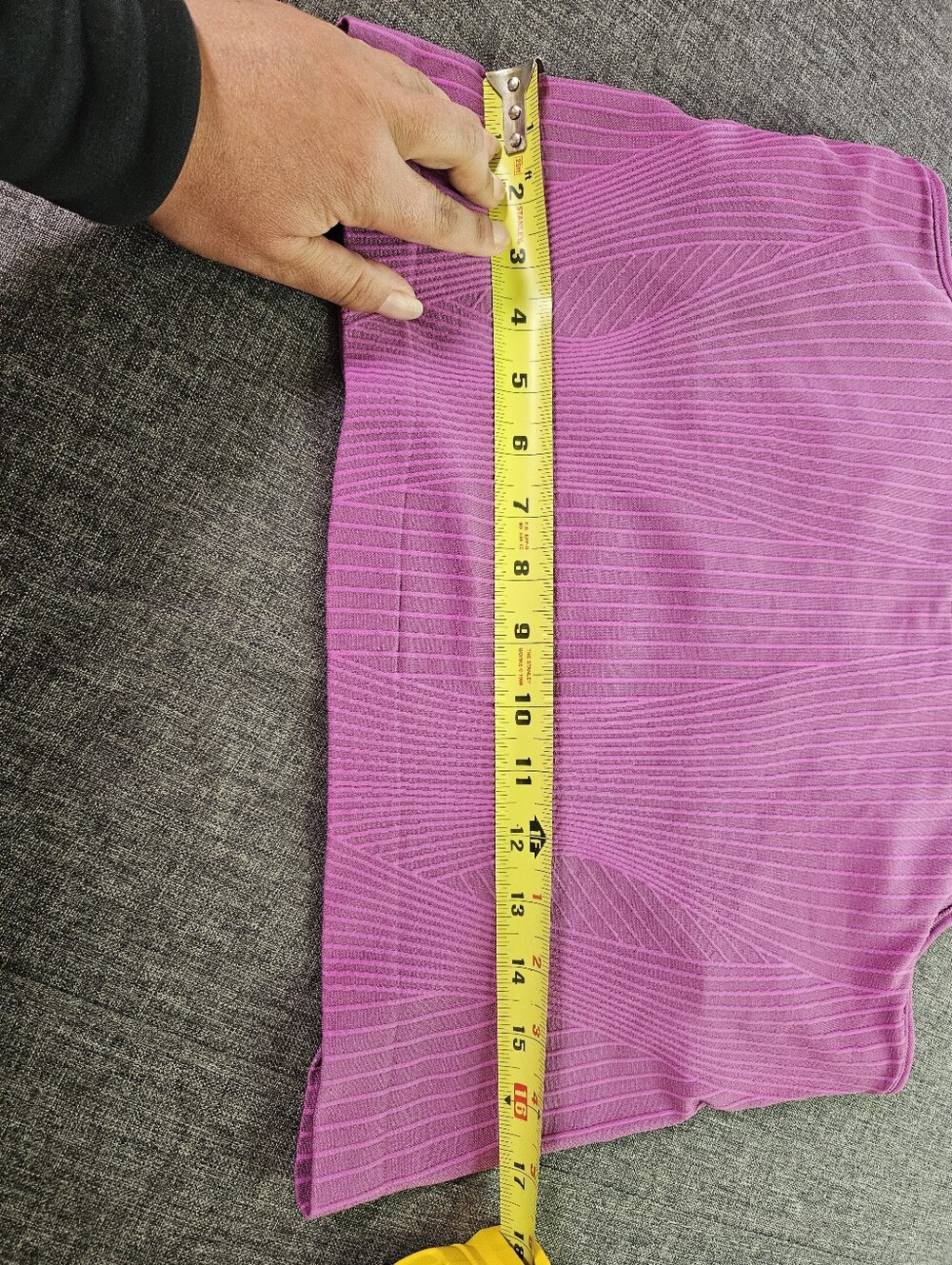 Lululemon Ribbed Cropped Tank - Picture 5 of 6